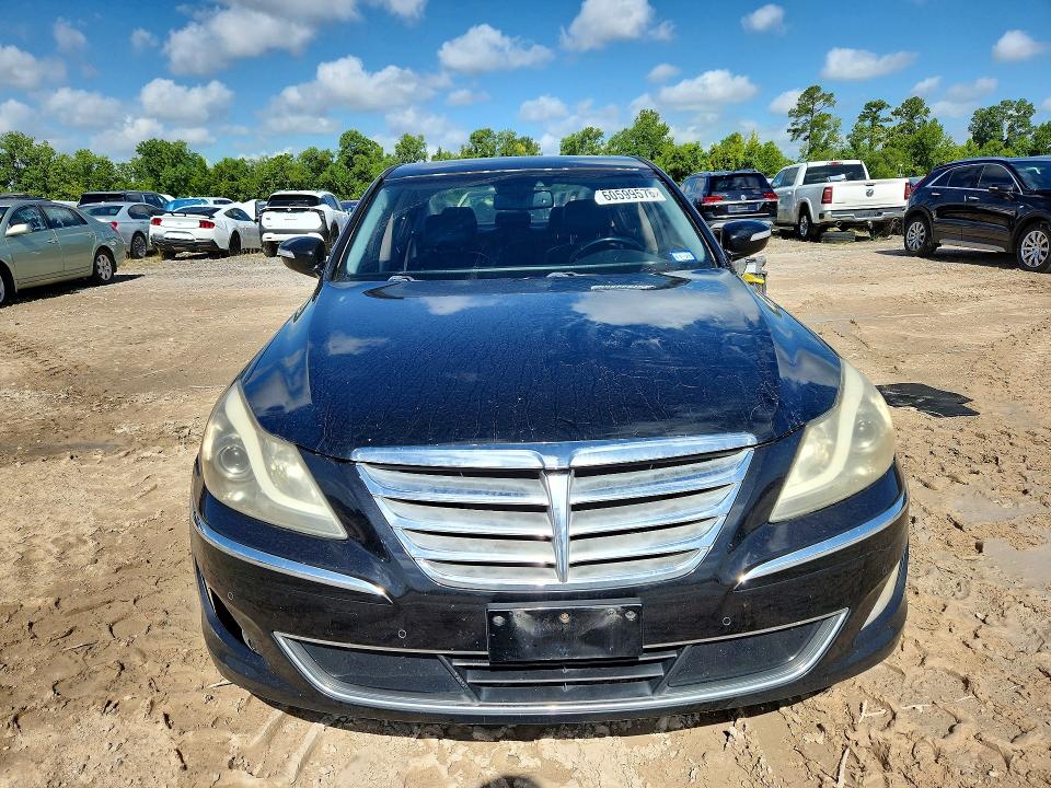 2013 Hyundai Genesis VIN KMHGC4DH0DU238034 COPART salvage auction — Burn Engine, TX - SALVAGE VEHICLE TITLE, sold $500 on 2026-07-24 (photo 5)