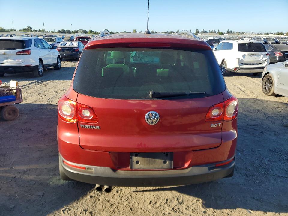2010 Volkswagen Tiguan VIN WVGAV7AX4AW002306 COPART salvage auction — MINOR DENT/SCRATCHES, CA - DIS/DLR/EXP ONLY CLEAN TITLE, sold $275 on 2026-08-04 (photo 6)