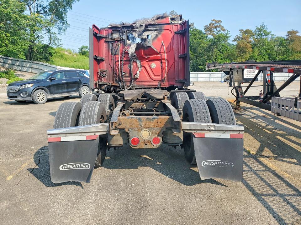 2015 Freightliner Cascadia VIN 1FUJGLD51FLGE8274 COPART salvage auction — BURN, PA - CERTIFICATE OF SALVAGE, sold $150 on 2026-07-22 (photo 6)