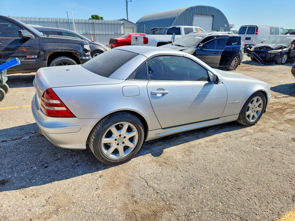 2001 Mercedes-benz Slk-klasse VIN WDBKK49F61F197996 COPART salvage auction — HAIL, Ks - Cert Of Title-Salvage, sold $250 on 2026-07-29 (photo 3)