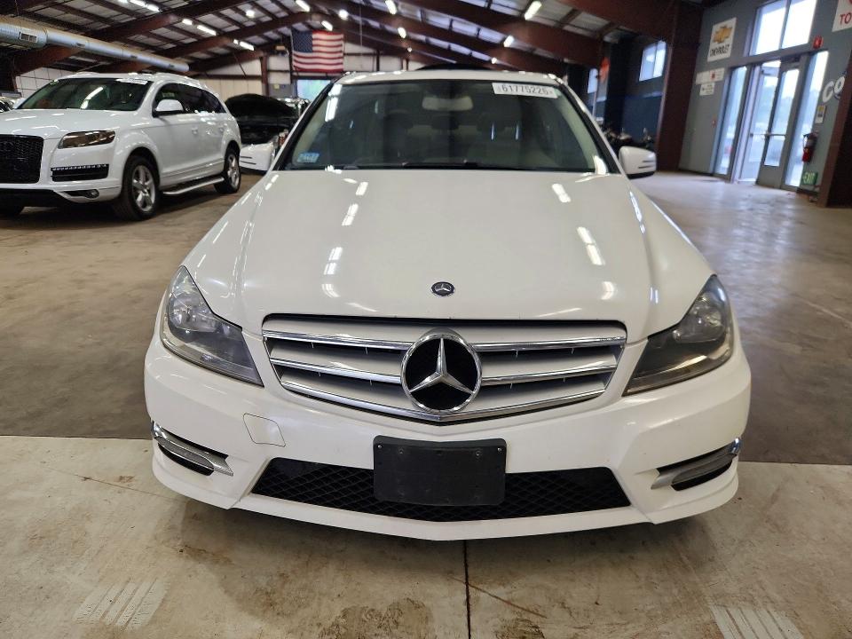 2013 Mercedes-benz C-klasse VIN WDDGF8AB7DR279496 COPART salvage auction — MINOR DENT/SCRATCHES, MA - CERTIFICATE OF TITLE, sold $450 on 2026-07-23 (photo 5)