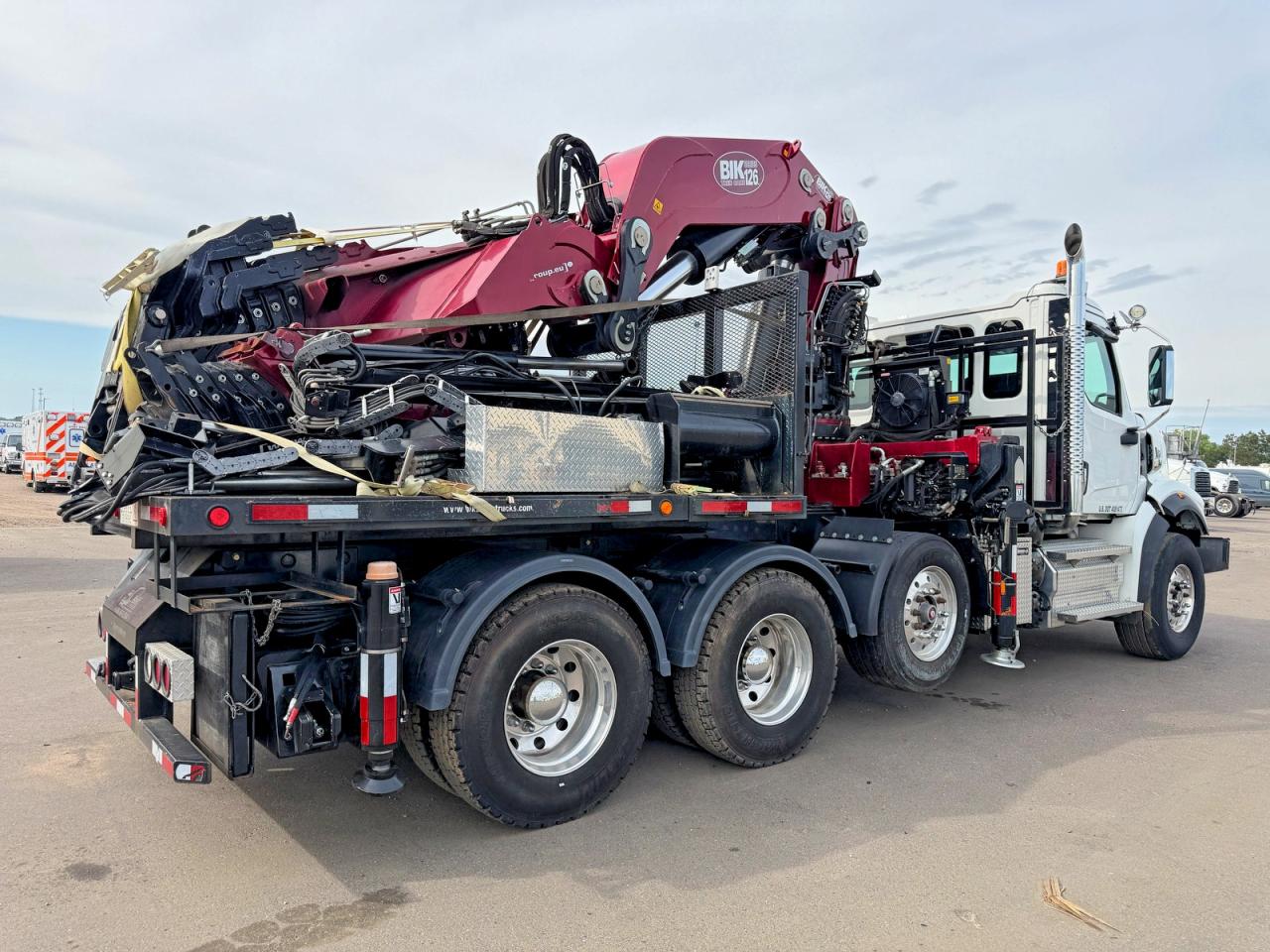 2022 Western star/auto car All other VIN 5KKHBWFMXNLNP2109 COPART salvage auction — Rear End, MN - CERT OF TITLE-SALVAGE (P), sold $35,250 on 2026-08-11 (photo 4)