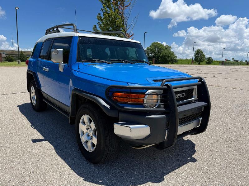 2007 Toyota Fj cruiser VIN JTEBU11F170076998 COPART salvage auction — MINOR DENT/SCRATCHES, Ok - Certificate Of Title (P), sold $4,100 on 2026-07-30 (photo 1)