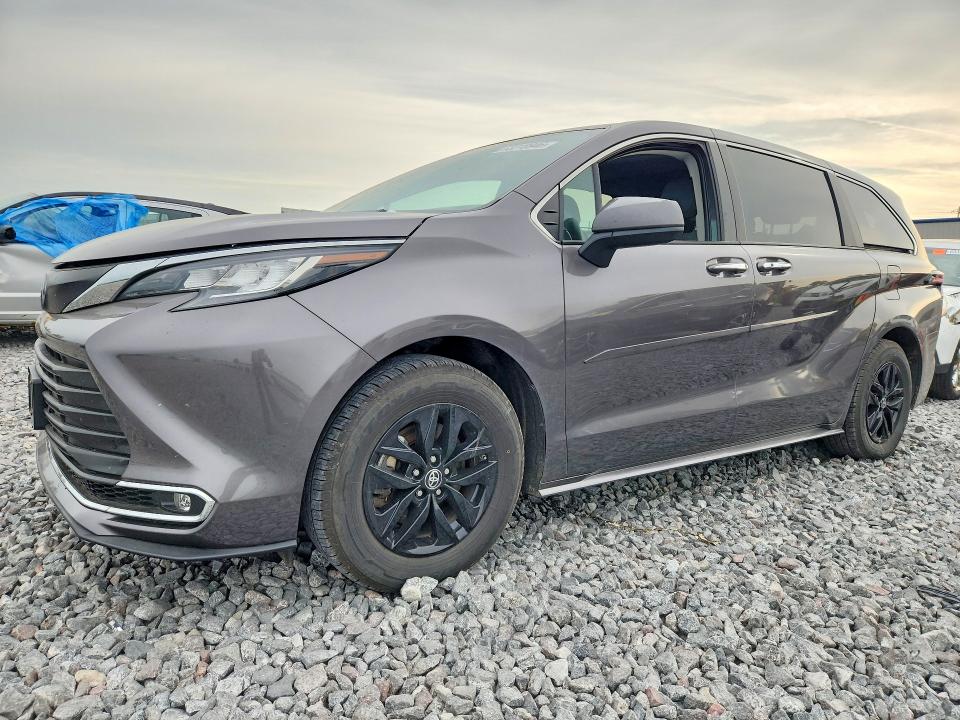 2022 Toyota Sienna VIN 5TDYSKFC5NS072858 — COPART salvage auction photo