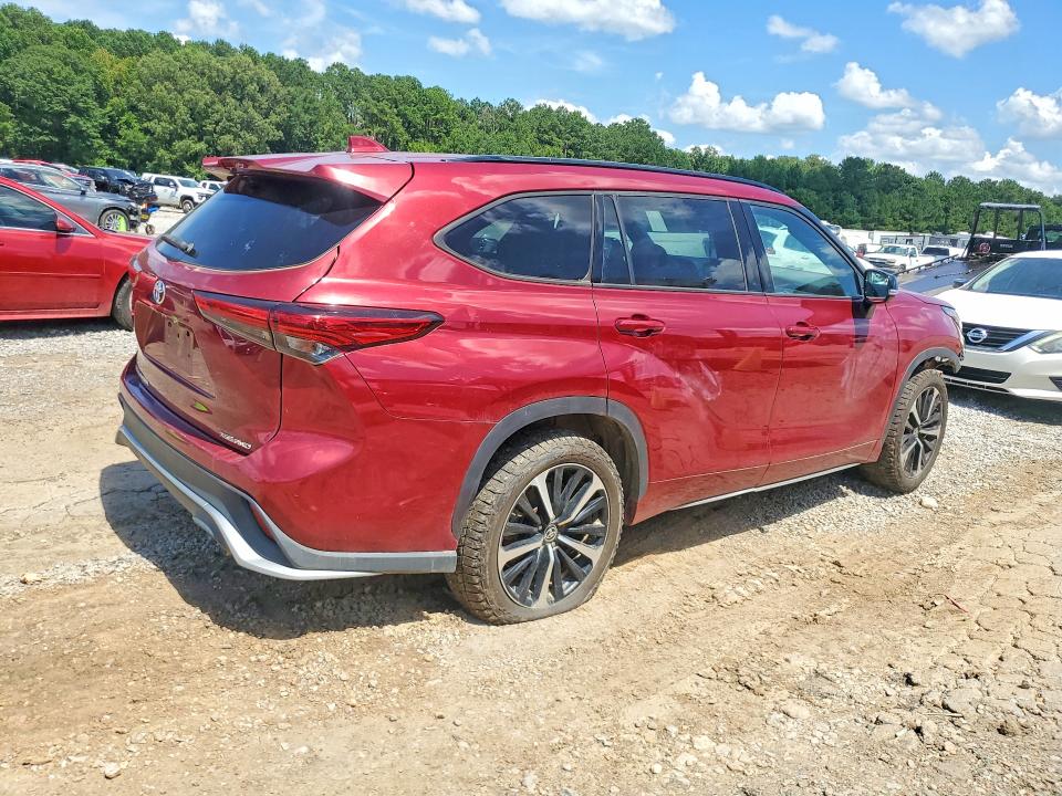 2021 Toyota Highlander VIN 5TDJZRBH0MS067654 COPART salvage auction — MINOR DENT/SCRATCHES, MS - CERTIFICATE OF TITLE, sold $16,300 on 2026-07-24 (photo 3)