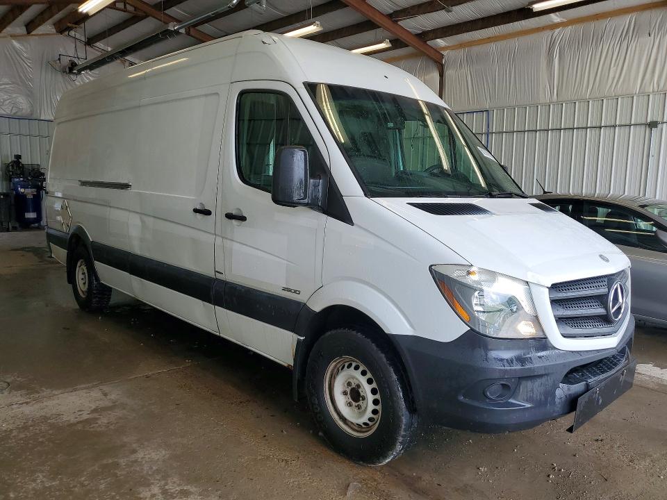 2014 Mercedes-benz Sprinter VIN WD3PE8DE4E5897381 COPART salvage auction — MINOR DENT/SCRATCHES, Wv - Certificate Of Title (P), sold $2,750 on 2026-07-29 (photo 4)