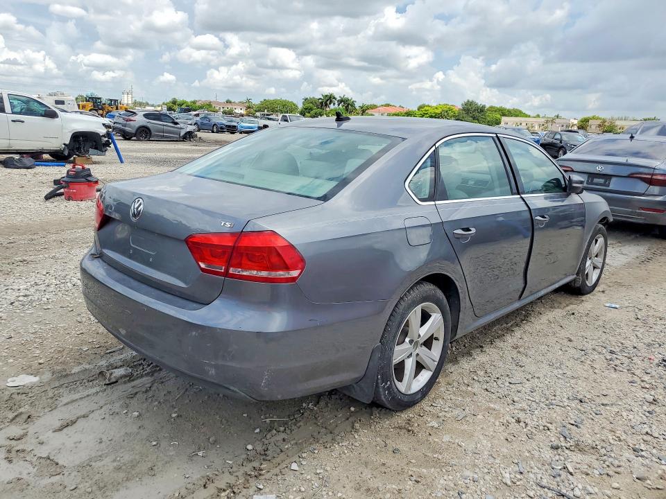 2015 Volkswagen Passat VIN 1VWAS7A30FC080534 COPART salvage auction — FRONT END, TX - SALVAGE TITLE-FLOOD DAMAGE, sold $200 on 2026-07-17 (photo 3)