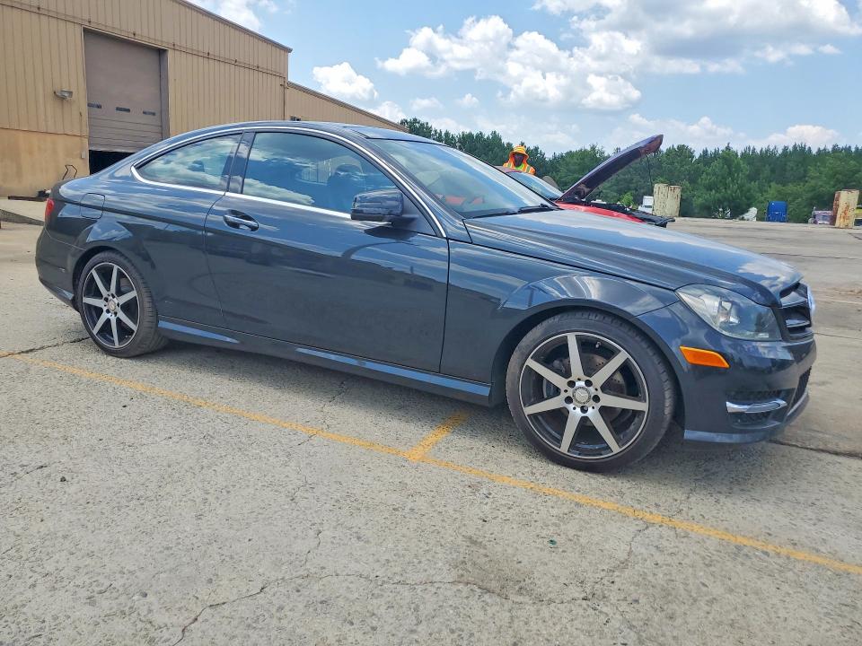 2015 Mercedes-benz C-klasse VIN WDDGJ4HBXFG387171 COPART salvage auction — MINOR DENT/SCRATCHES, Ga - Certificate Of Title (P), sold $3,400 on 2026-07-27 (photo 4)