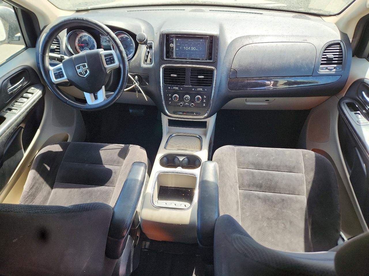 2014 Dodge Caravan VIN 2C4RDGCG5ER344885 COPART salvage auction — Minor Dent/Scratches, Dv - Clean Title, sold $475 on 2026-08-20 (photo 8)