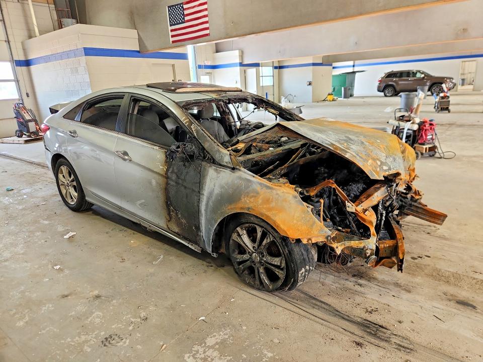 2011 Hyundai Sonata VIN 5NPEC4AC1BH212134 COPART salvage auction — BURN, VA - NON-REPAIRABLE CERTIFICATE, sold $225 on 2026-07-31 (photo 4)