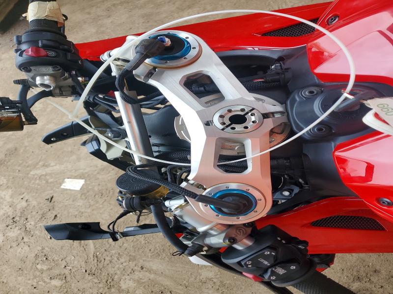2023 Ducati Panigale VIN ZDMDAGWWXPB002862 COPART salvage auction — FRONT END, ON - PERMIT IRREPAIRABLE, sold $6,600 on 2026-08-13 (photo 7)