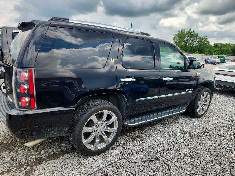 2010 Gmc Yukon VIN 1GKUKGEJ4AR160888 COPART salvage auction — MINOR DENT/SCRATCHES, AL - CERTIFICATE OF TITLE (P), sold $1,200 on 2026-07-22 (photo 3)