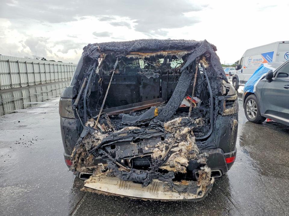 2018 Land rover Range rover sport VIN SALWR2RKXJA697004 COPART salvage auction — INTERIOR BURN, Fl - Cert Of Title Slvg Rebuildable, sold $5,600 on 2026-07-10 (photo 6)