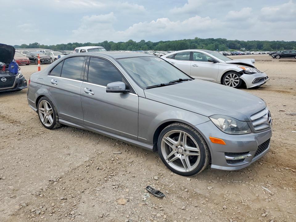 2013 Mercedes-benz C-klasse VIN WDDGF4HB0DR300591 COPART salvage auction — NORMAL WEAR, Ks - Dealer Only Clean Title, sold $100 on 2026-08-04 (photo 4)