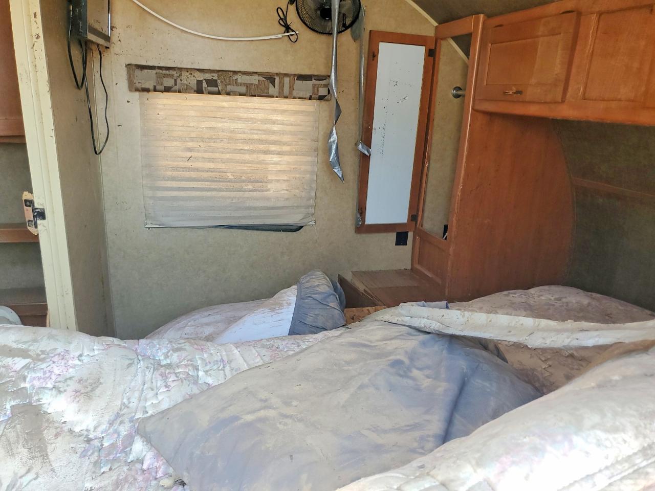 2015 Cherokee By Forest R Cckt26 VIN 4X4TCKB23FK024802 COPART salvage auction — Water/Flood, IL - JUNKING CERT-FLOOD, sold $30 on 2026-09-09 (photo 6)