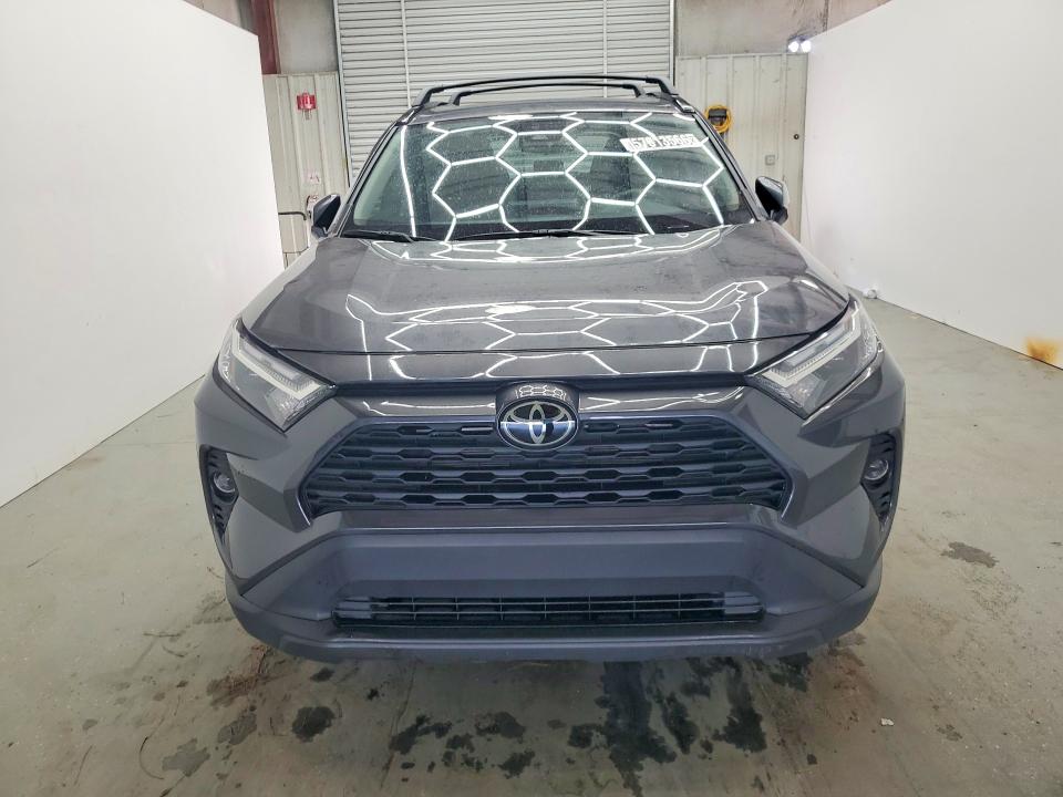 2025 Toyota Rav4 VIN 2T3W1RFV4SW403654 COPART salvage auction — MINOR DENT/SCRATCHES, SC - CERTIFICATE OF TITLE, sold $27,000 on 2026-07-28 (photo 5)