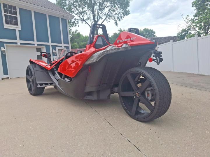 2015 Polaris Slingshot VIN 57XAAPFA2F5103076 COPART salvage auction — NORMAL WEAR, Mo - Cert Of Title-Prior Salvage (P), sold $5,500 on 2026-08-20 (photo 3)