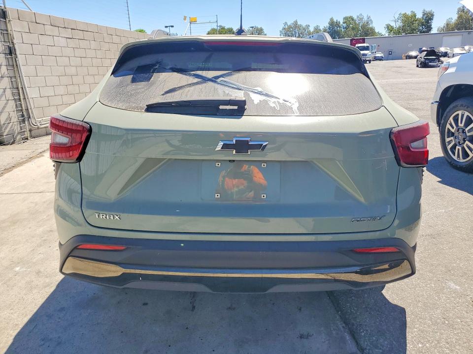 2025 Chevrolet Trax VIN KL77LKEP2SC061243 COPART salvage auction — FRONT END, Ca - Dis/Dlr/Exp Only Clean Title (P), sold $3,050 on 2026-07-27 (photo 6)