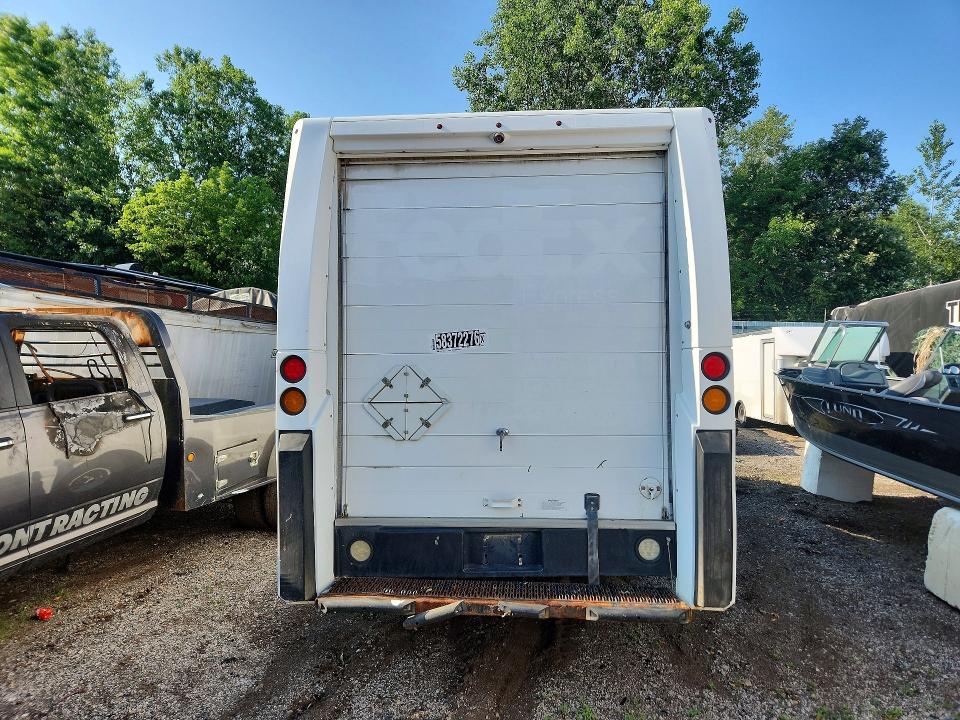 2013 Isuzu Npr hd VIN JALB4T170D7W01673 COPART salvage auction — MINOR DENT/SCRATCHES, Mi - Dealer Only Clean Title, sold $250 on 2026-07-23 (photo 6)