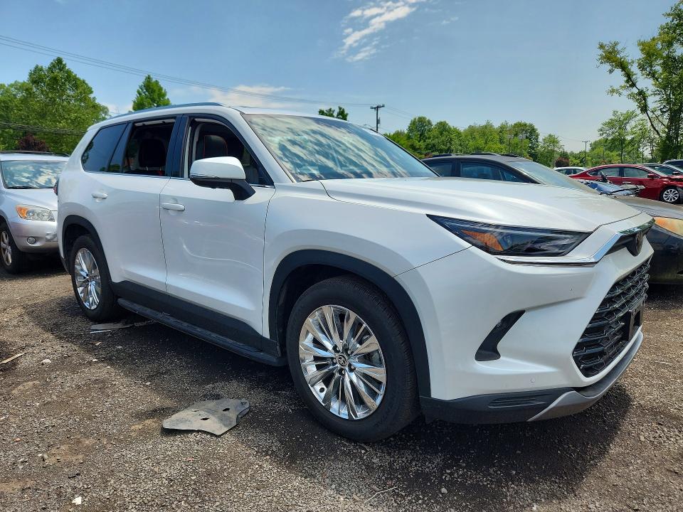 2024 Toyota Highlander VIN 5TDAAAB57RS043907 COPART salvage auction — VANDALISM, Az - Cert Of Title - Salvage, sold $34,750 on 2026-07-10 (photo 4)
