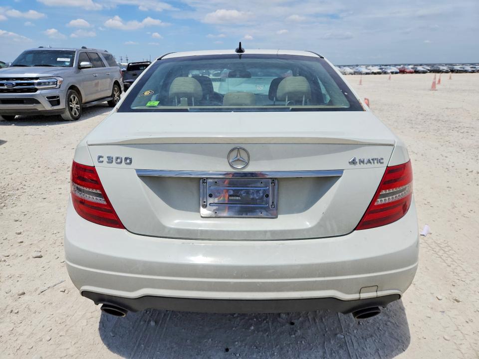 2012 Mercedes-benz C-klasse VIN WDDGF8BB0CR192004 COPART salvage auction — WATER/FLOOD, Salvage Title, sold $1,650 on 2026-08-13 (photo 6)