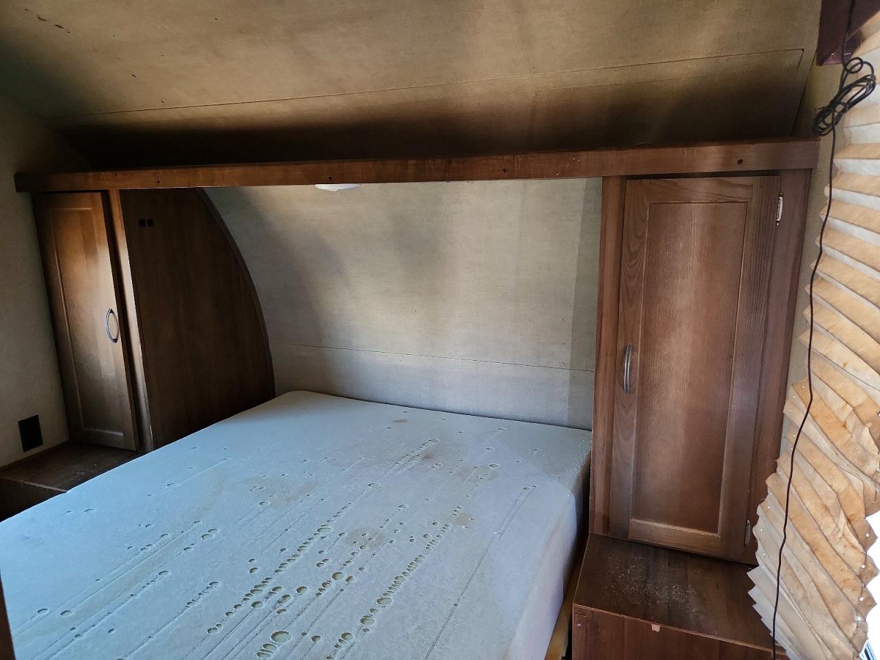 2018 Gulf stream Trailmaste VIN 1NL1G3320J1130011 COPART salvage auction — Side, MI - DEALER ONLY CLEAN TITLE (P), sold $2,000 on 2026-08-14 (photo 5)