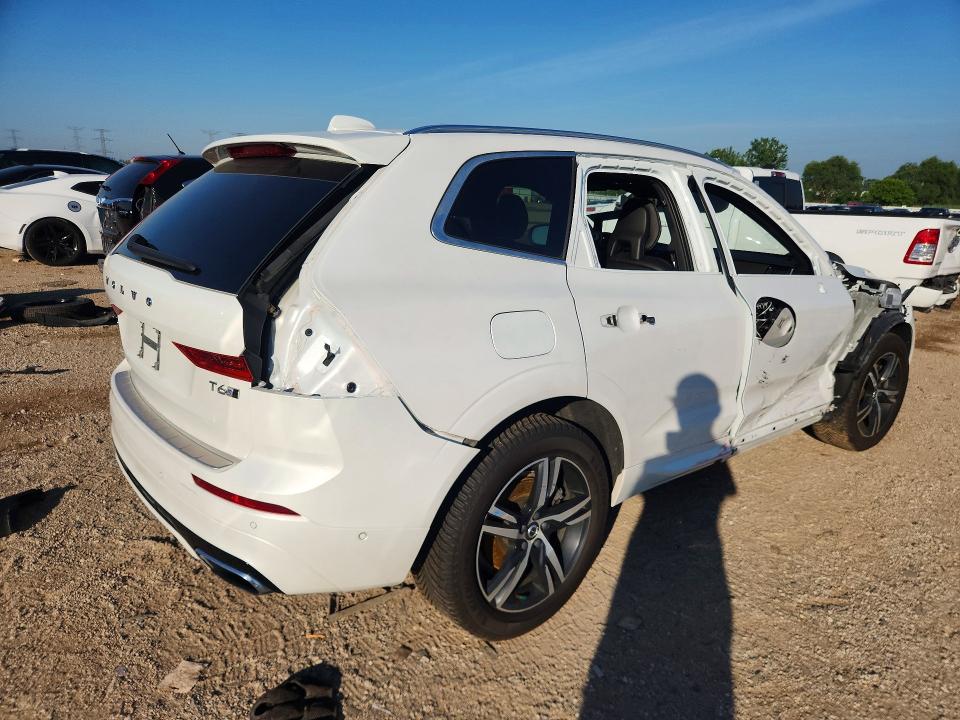 2018 Volvo Xc60 VIN LYVA22RM0JB117680 COPART salvage auction — SIDE, Salvage Title, sold $11,300 on 2026-08-04 (photo 3)
