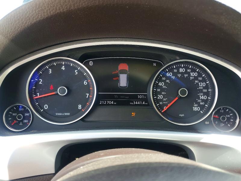 2013 Volkswagen Touareg VIN WVGEF9BP7DD002454 COPART salvage auction — SIDE, TX - SALVAGE VEHICLE TITLE, sold $650 on 2026-07-28 (photo 9)
