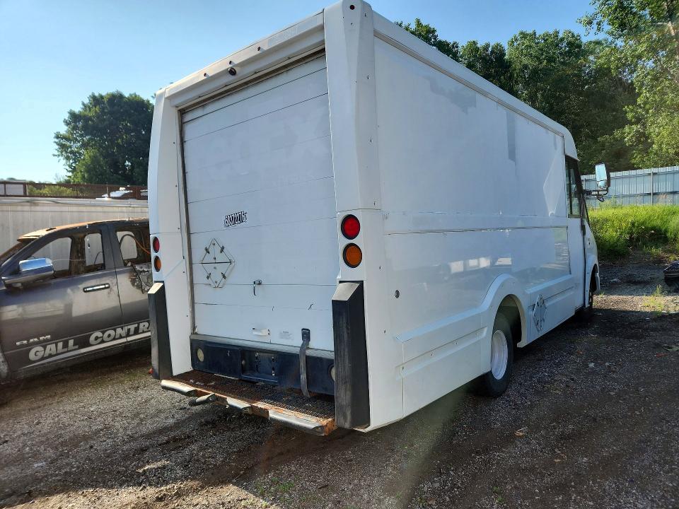 2013 Isuzu Npr hd VIN JALB4T170D7W01673 COPART salvage auction — MINOR DENT/SCRATCHES, Mi - Dealer Only Clean Title, sold $250 on 2026-07-23 (photo 3)