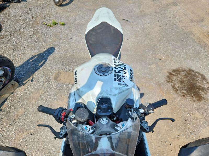 2022 Ducati Supersport VIN ZDMVABDS8NB003948 COPART salvage auction — BURN, On - Permit No Brand - Unfit, sold $6,200 on 2026-08-04 (photo 5)