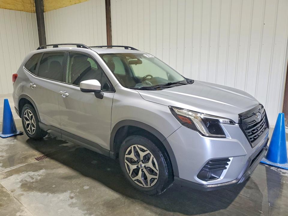 2023 Subaru Forester VIN JF2SKAEC7PH472804 COPART salvage auction — NORMAL WEAR, KY - CERTIFICATE OF TITLE, sold $6,300 on 2026-07-28 (photo 4)