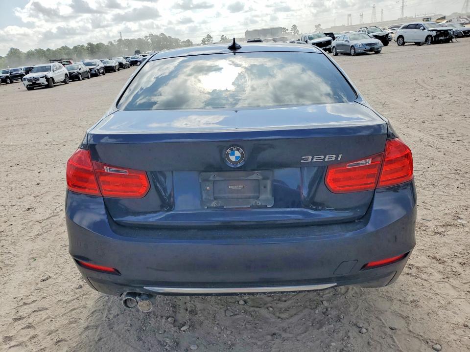 2012 BMW 3er VIN WBA3A5C52CF346323 COPART salvage auction — FRONT END, Tx - Salvage Vehicle Title, sold $700 on 2026-08-14 (photo 6)