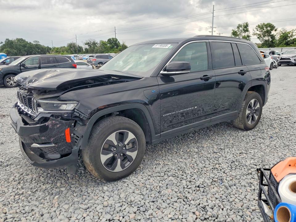 2024 Jeep Cherokee VIN 1C4RJYB68R8520658 COPART salvage auction — FRONT END, TX - CERTIFICATE OF TITLE, sold $11,800 on 2026-07-28 (photo 1)