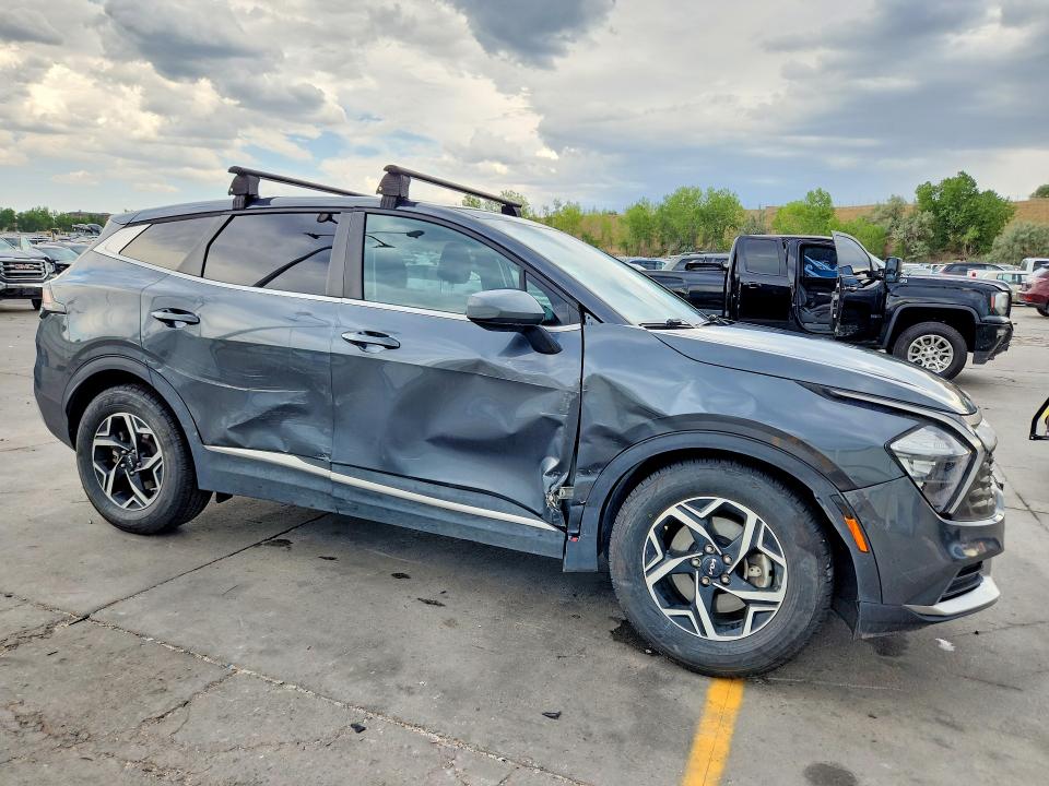 2023 Kia Sportage VIN KNDPUCAF6P7198477 COPART salvage auction — SIDE, Co - Salvage Title, sold $5,800 on 2026-08-31 (photo 4)