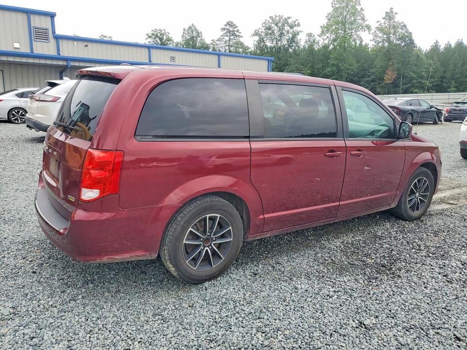 2018 Dodge Caravan VIN 2C4RDGBG0JR153340 COPART salvage auction — NORMAL WEAR, Nc - Dealer Only Clean Title, sold $550 on 2026-07-30 (photo 3)