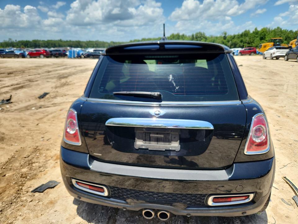 2012 Mini Cooper VIN WMWSV3C59CT386632 COPART salvage auction — MINOR DENT/SCRATCHES, FL - CERTIFICATE OF TITLE, sold $1,300 on 2026-07-24 (photo 6)