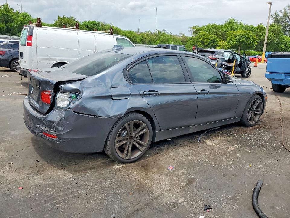 2013 BMW 3er VIN WBA3B3C58DJ898778 COPART salvage auction — REAR END, On - Permit Salvage, sold $675 on 2026-08-19 (photo 3)