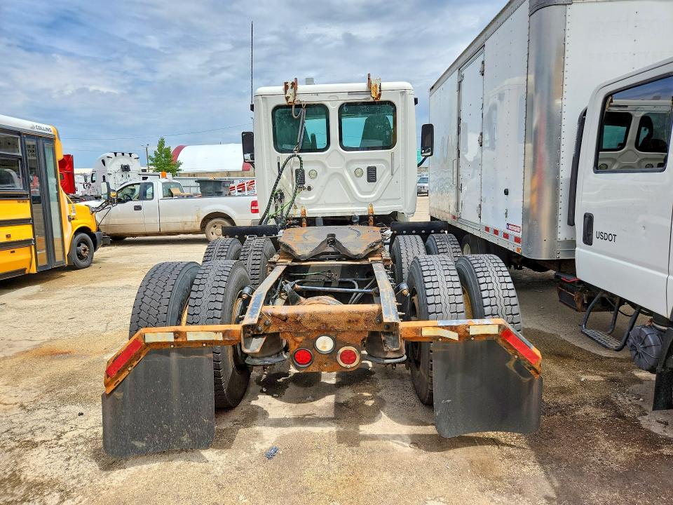2015 Freightliner All other VIN 3AKJGEDV1FDGL1550 COPART salvage auction — NORMAL WEAR, CR, sold $0 on 2026-09-12 (photo 6)
