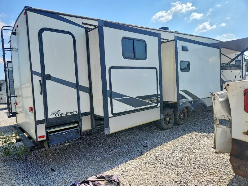 2021 Forest river Chaparral VIN 5ZT3CH2B8MA326533 COPART salvage auction — VANDALISM, AL - CERT OF TITLE-FLOOD SALVAGE, sold $11,800 on 2026-08-03 (photo 4)