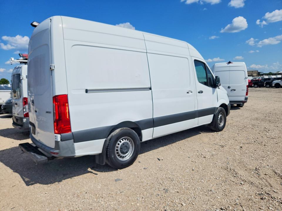 2022 Mercedes-benz Sprinter VIN W1Y40BHY5NT097186 COPART salvage auction — VANDALISM, TX - CERTIFICATE OF TITLE, sold $3,100 on 2026-07-23 (photo 3)