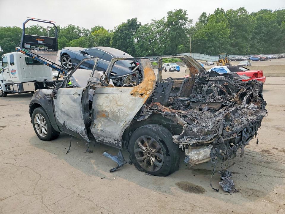 2020 Land rover Discovery VIN SALRG2RV7L2421275 COPART salvage auction — BURN, Ny - Mv907A-Parts Only, sold $425 on 2026-07-28 (photo 4)