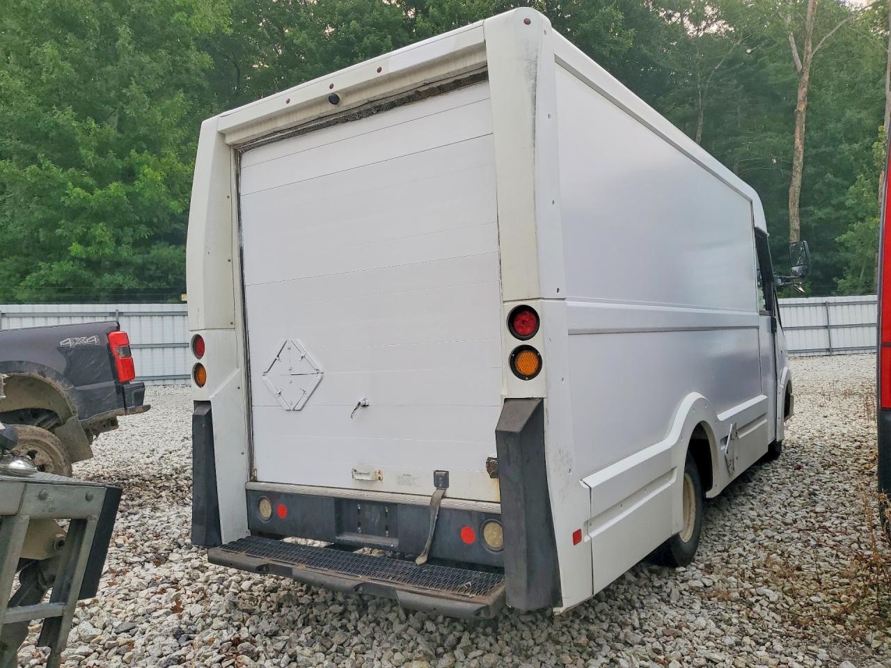 2013 Isuzu Npr VIN JALB4T175D7W00518 COPART salvage auction — Minor Dent/Scratches, MA - CERTIFICATE OF TITLE, sold $300 on 2026-09-08 (photo 3)