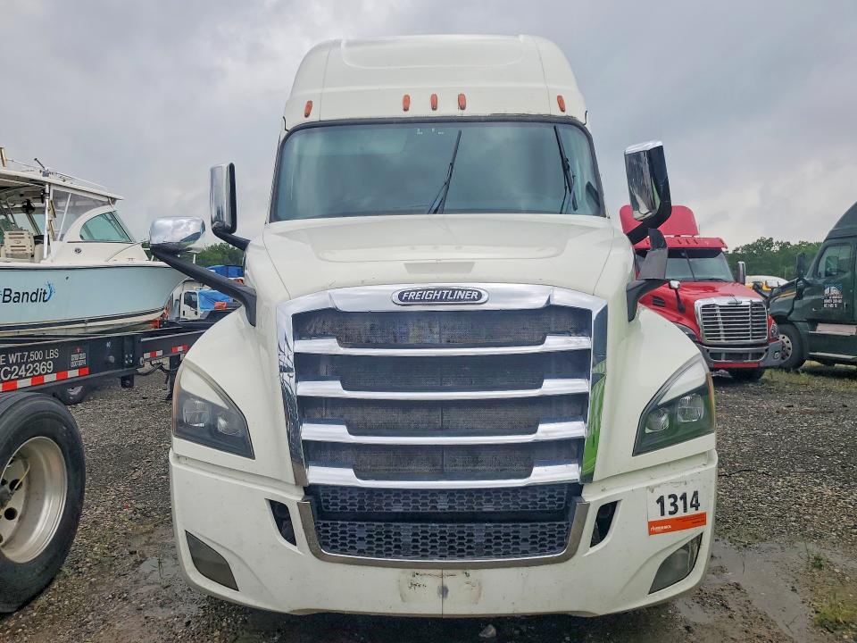 2019 Freightliner All other VIN 3AKJHHDR6KSKR3700 COPART salvage auction — MINOR DENT/SCRATCHES, CT, sold $10,900 on 2026-08-14 (photo 5)