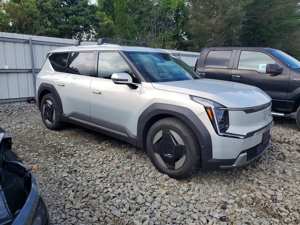 2026 Kia Ev9 VIN 5XYAFFS55TG017051 COPART salvage auction — WATER/FLOOD, Nj - Cert Of Title-Salvage Flood, sold $27,250 on 2026-09-14 (photo 4)