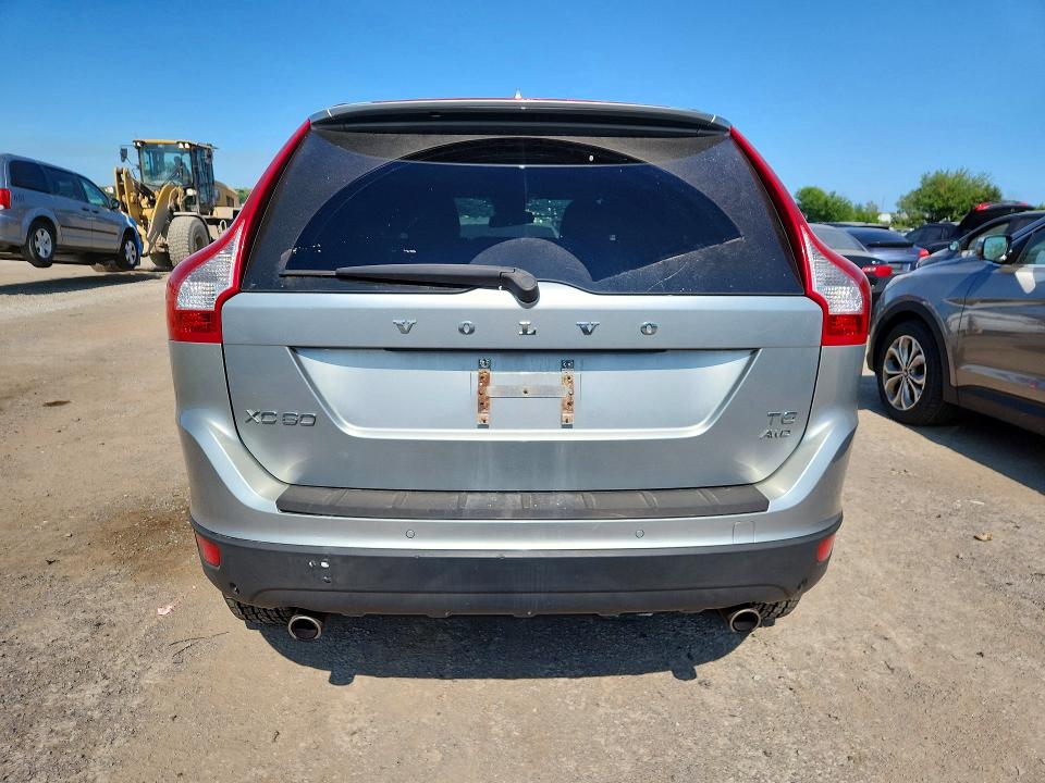 2011 Volvo Xc60 VIN YV4902DZ8B2152267 COPART salvage auction — ROLLOVER, ON - PERMIT IRREPAIRABLE, sold $425 on 2026-08-18 (photo 6)