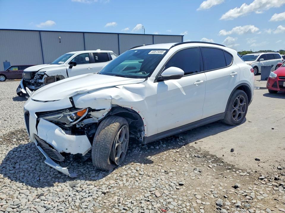 2022 Alfa romeo Stelvio VIN ZASPAJANXN7D27460 COPART salvage auction — FRONT END, Fl - Cert Of Title Slvg Rebuildable, sold $5,200 on 2026-08-05 (photo 1)