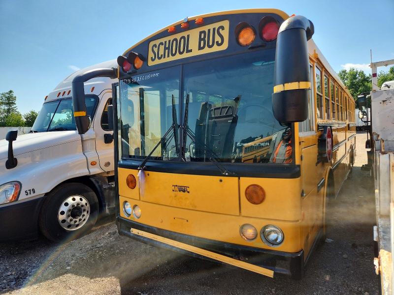 2012 Thomas Saf-t-liner hdx VIN 1T7YN4E25C1150015 COPART salvage auction — NORMAL WEAR, IL - CERTIFICATE OF TITLE, sold $1,450 on 2026-09-01 (photo 2)