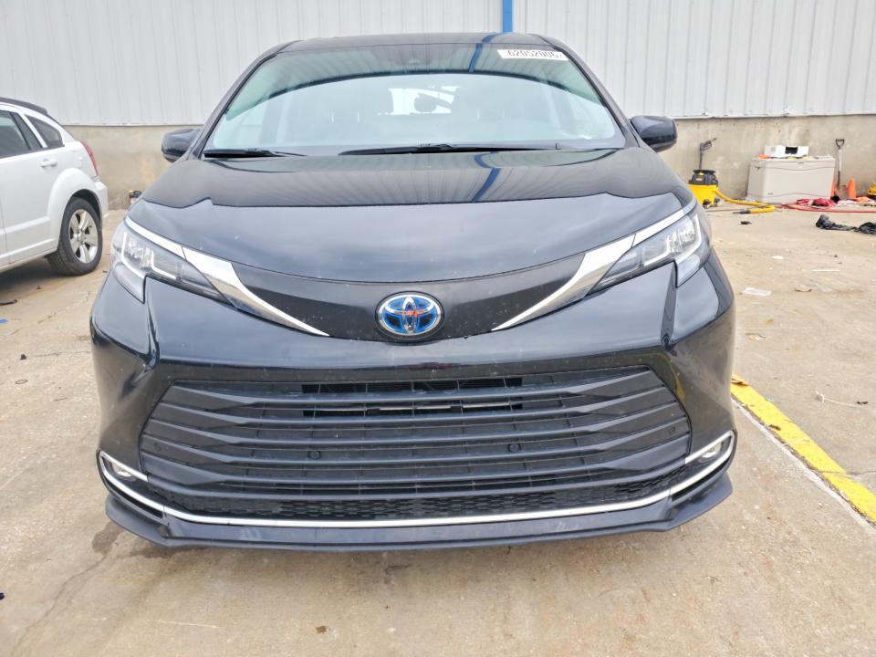 2023 Toyota Sienna VIN 5TDYRKEC3PS140445 COPART salvage auction — REAR END, KY - CERT OF TITLE-SALVAGE, sold $11,600 on 2026-08-19 (photo 5)