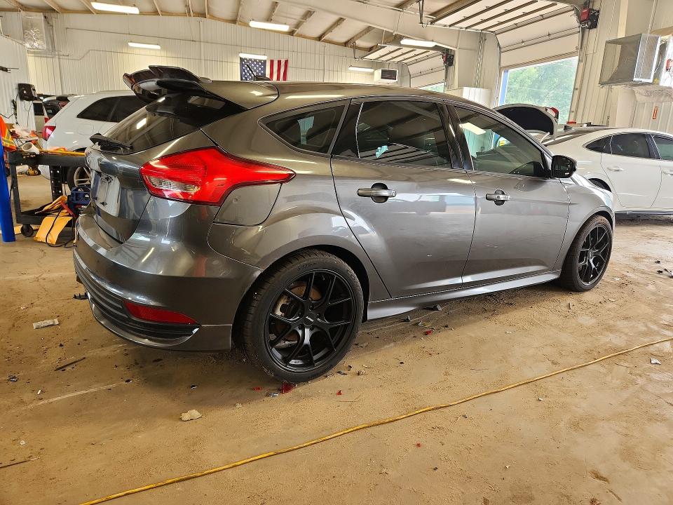 2015 Ford Focus VIN 1FADP3L97FL373252 COPART salvage auction — MINOR DENT/SCRATCHES, Mn - Non Public Clean Title, sold $2,850 on 2026-07-27 (photo 3)