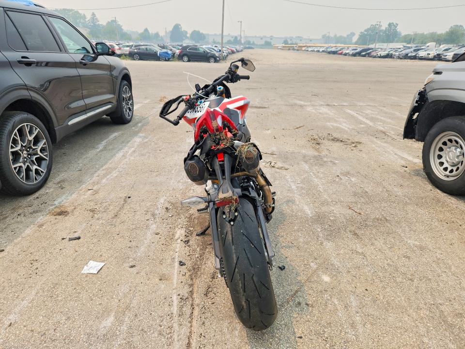 2026 Ducati Hypermotard VIN ZDMBAU8T8TB000997 COPART salvage auction — ROLLOVER, Salvage Title, sold $3,450 on 2026-07-30 (photo 4)